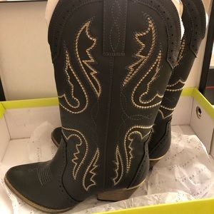 NWT Black Cowgirl Boots